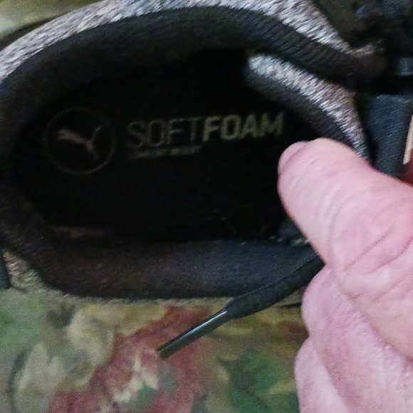 Pumas  men's gray and black size 8 and 1/2 us excellent condition - Picture 2 of 5